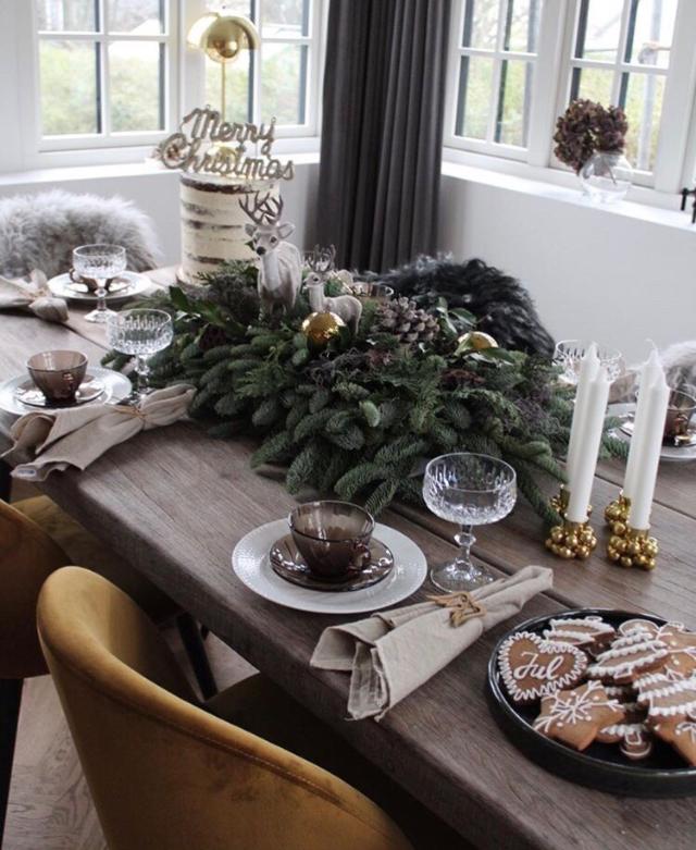 Sådan pynter du et smukt og naturligt plankebord til jul